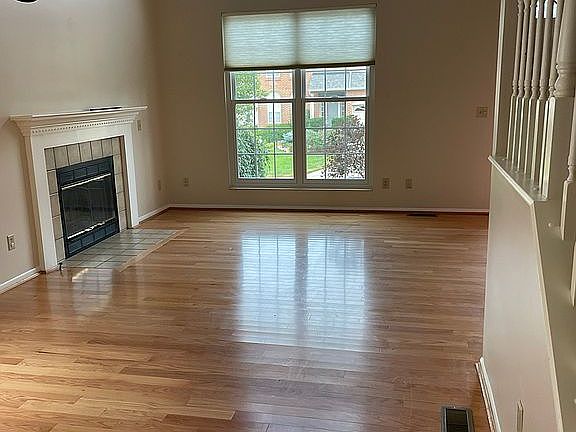 LIVING/ DINNING ROOM 