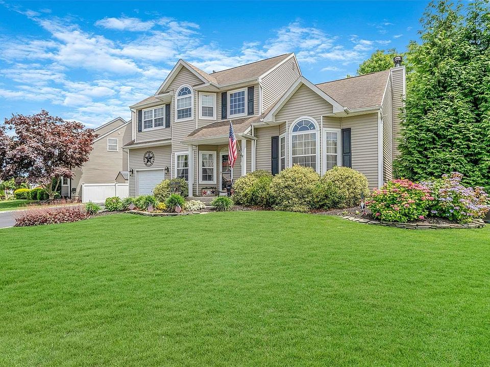 1st image of 31 Blueberry Ridge Drive