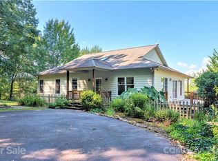 530 Brigadoon Dr, Clyde, NC 28721