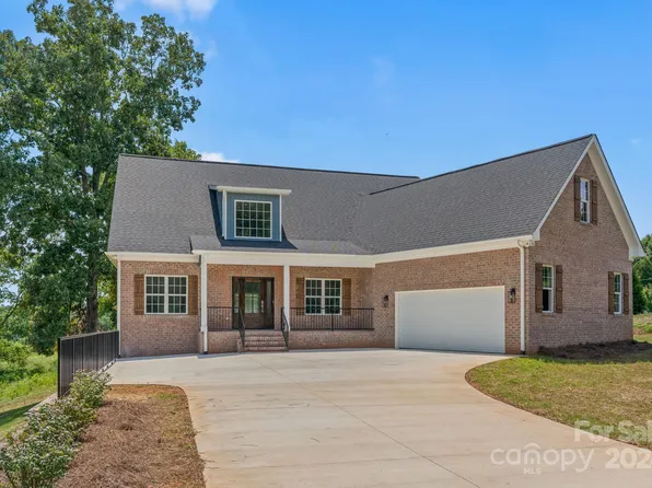 106 Eagles Landing Ln, Mocksville, NC 27028