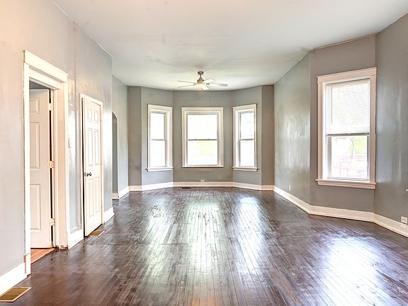 4th image of 135 W 109th Pl