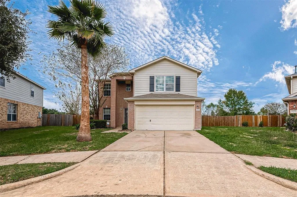 3 bed, 2.5 bath, 1684 sqft, $2,100 — Photo 1
