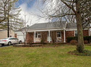 701 Indian Spring Ln, Buffalo Grove, IL 60089