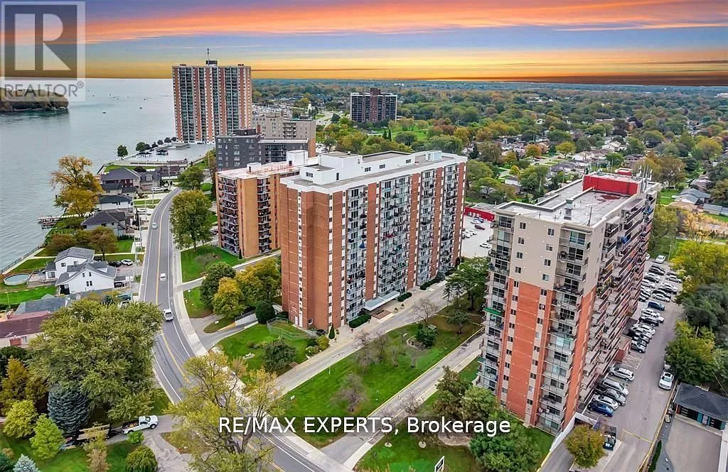 Bayview Towers — Photo 2