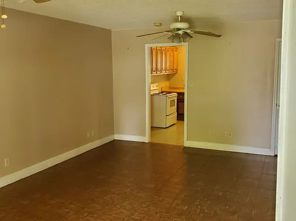 E 4th St Duplex, 204 4th St #204, Tuscumbia, AL 35674