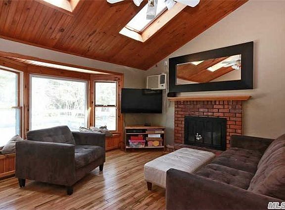 4th image of 8 Frazer Dr