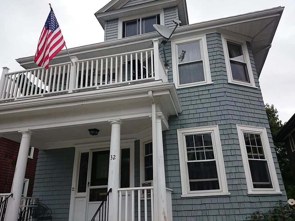 2nd image of 32 Granville St