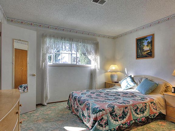 4th image of 5694 Wintergreen Dr