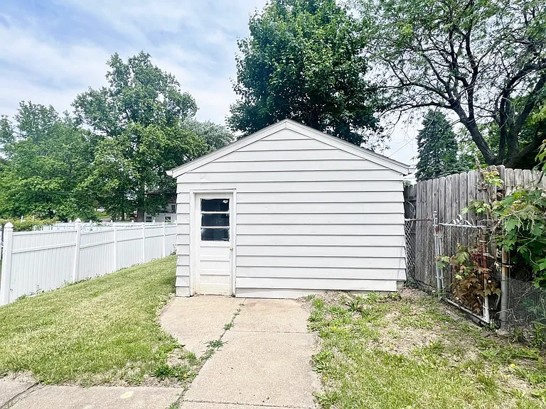 811 E Lake Ave — Photo 11