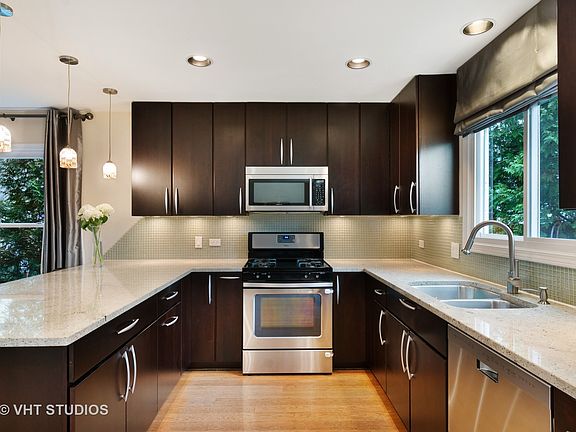 4th image of 645 Lincoln Ave W