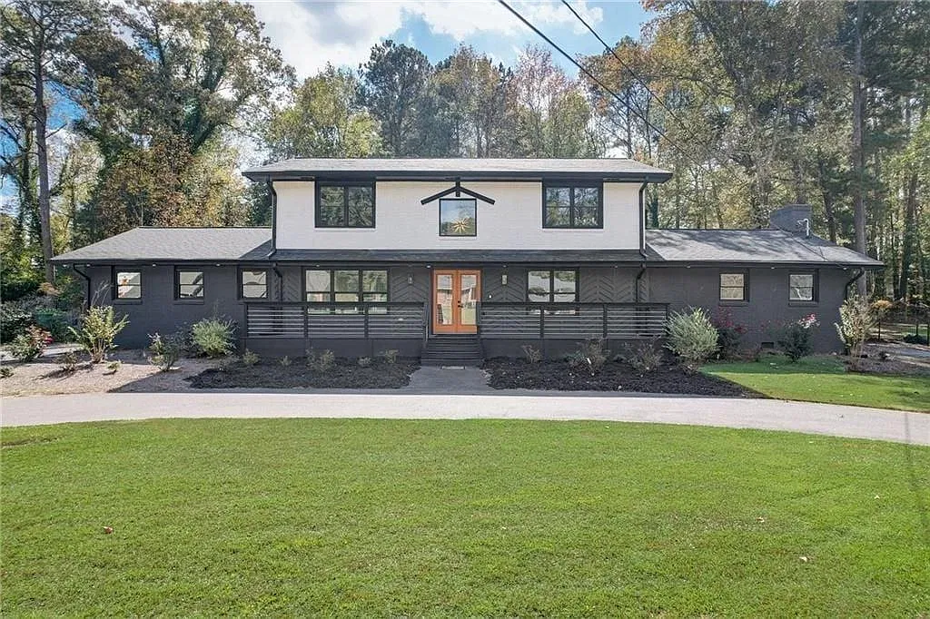 5 bed, 4.5 bath, 3834 sqft, $5,500 — Photo 1