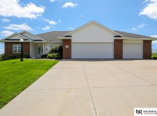 19907 Elkhorn Ridge Dr, Elkhorn, NE 68022