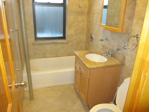 5th image of 2909 21st Ave APT 3