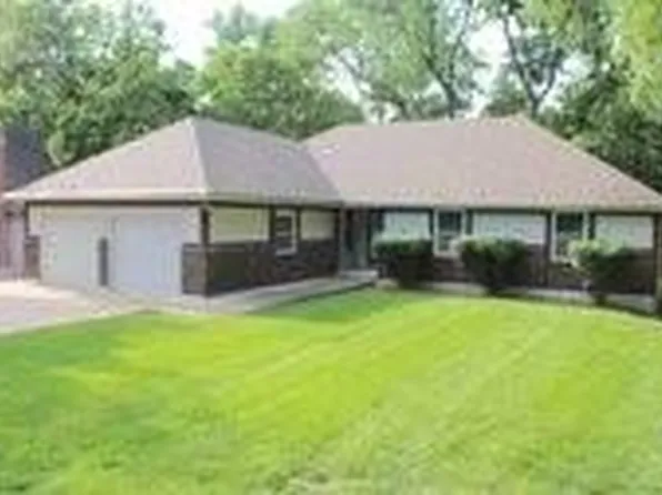 1407 NW Weatherstone Ln, Blue Springs, MO 64015