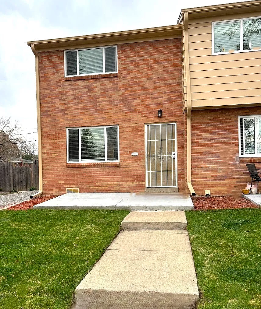 2 bed, 1.5 bath, 950 sqft, $1,925 — Photo 2