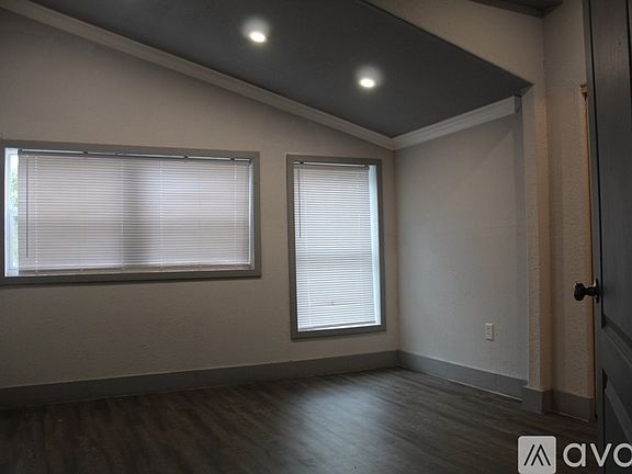 3rd image of 612 Cypress Ave