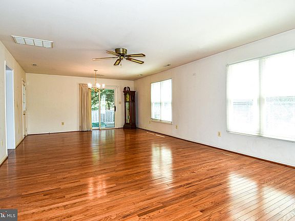 5th image of 6107 Pike Ct