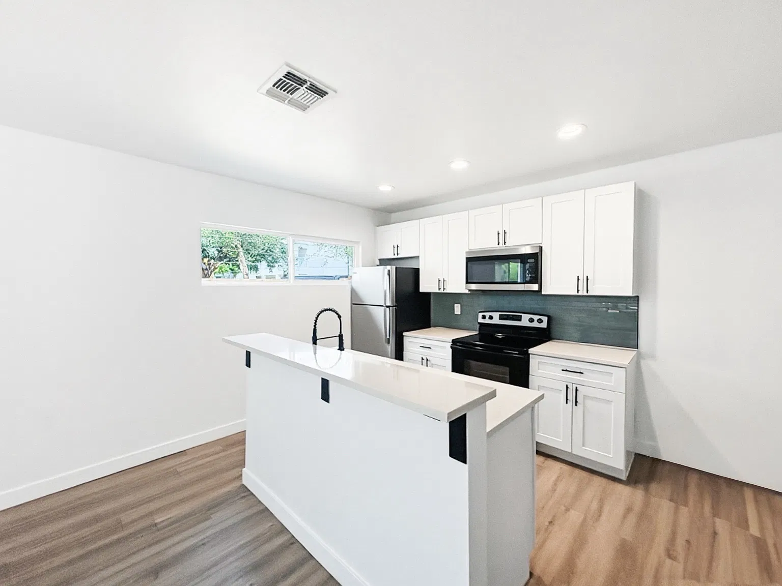 1 bed, 668 sqft, $1,595 — Photo 3