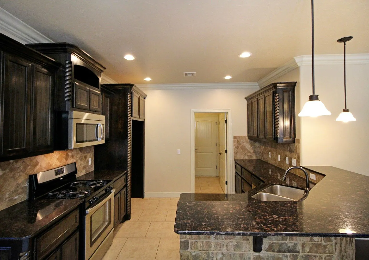 Wonderful 3 bed + bonus, 2.5 bath, & 3 car in Edmond — Photo 4