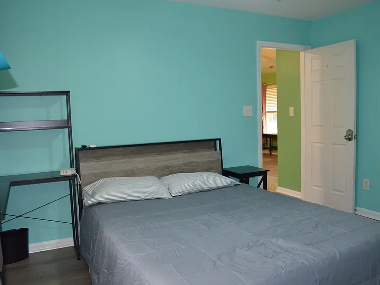 Queen size bed