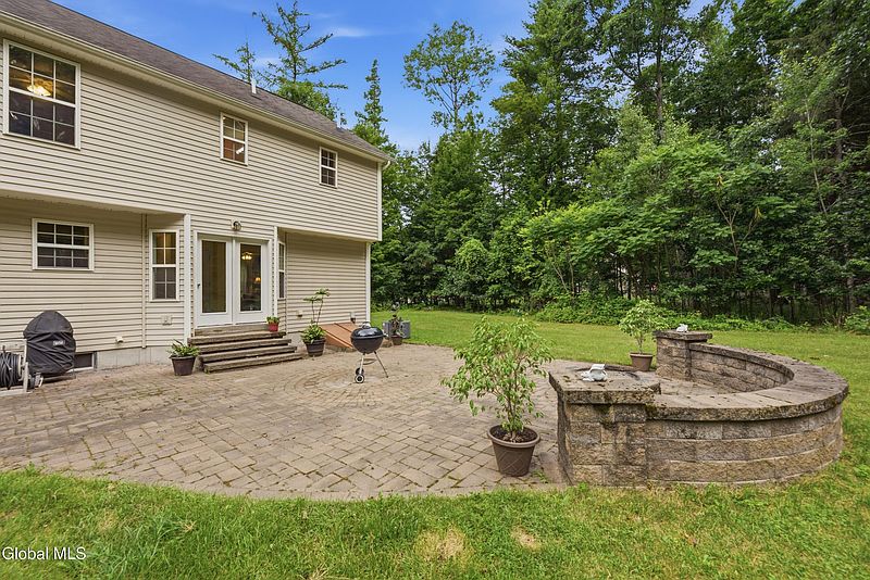 3rd image of 23 River Rock Drive