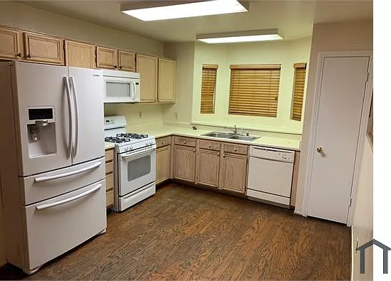 3 bed, 1763 sqft, $2,399 — Photo 2