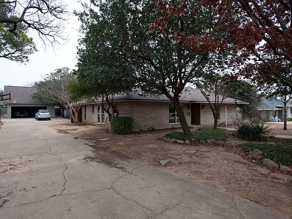 3rd image of 221 Ferndale Dr