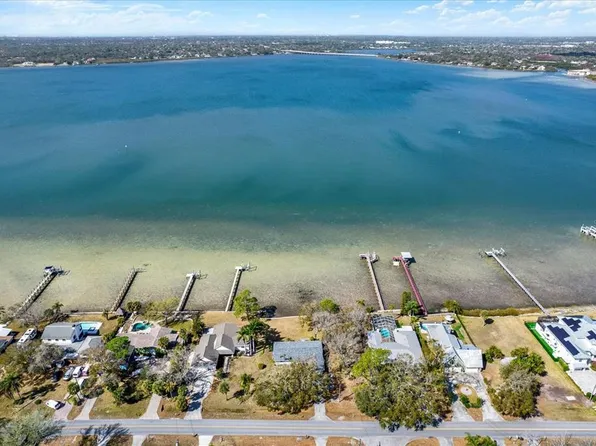 400 Shore Dr E, Oldsmar, FL 34677