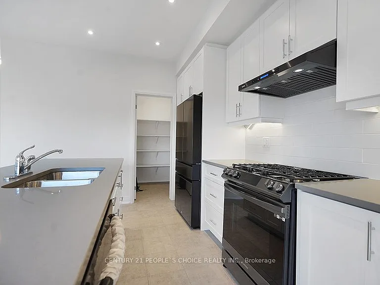 32 Humberstone Dr — Photo 4