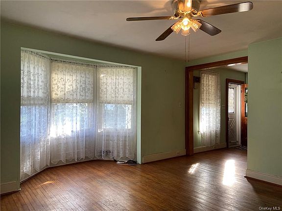5th image of 20 Maple Ave