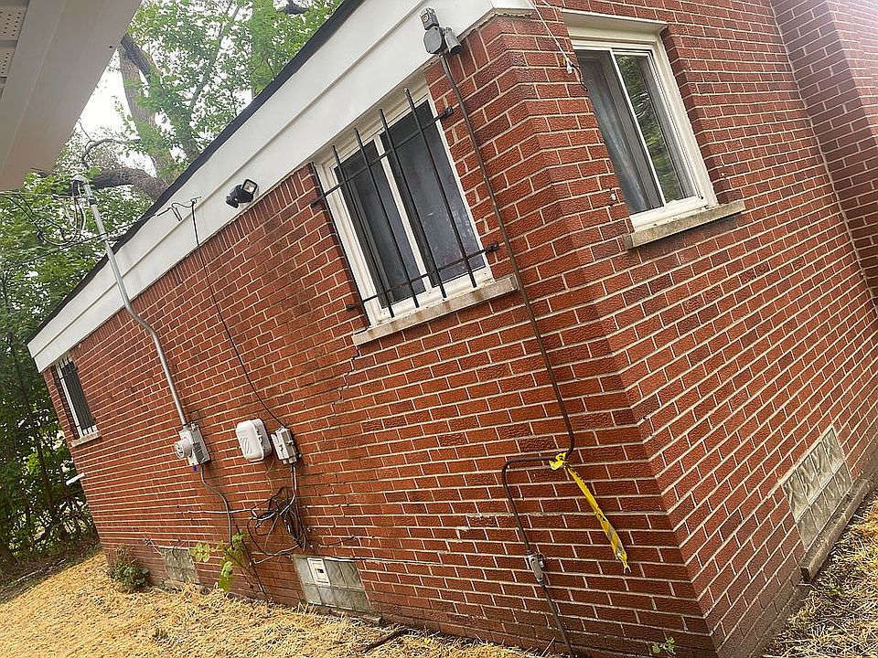 2nd image of 19130 Albany St