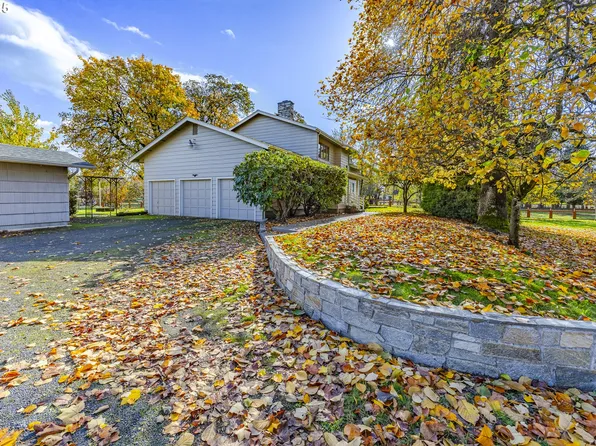 93715 River Rd, Junction City, OR 97448