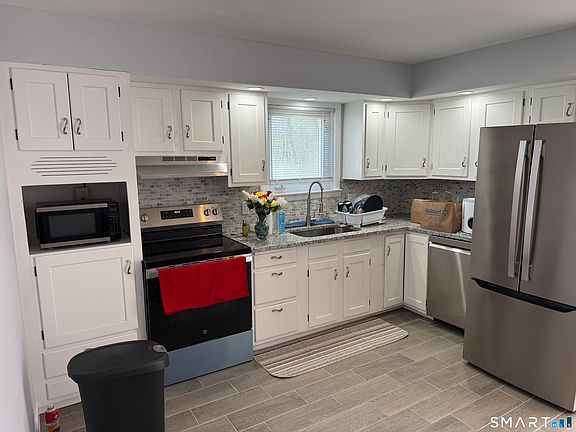 4th image of 84 Townsend Avenue