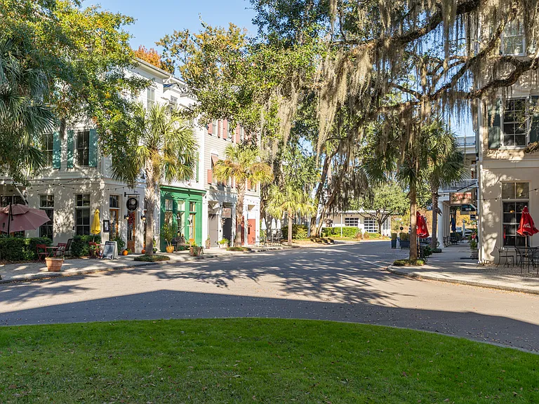 Habersham Row — Photo 46
