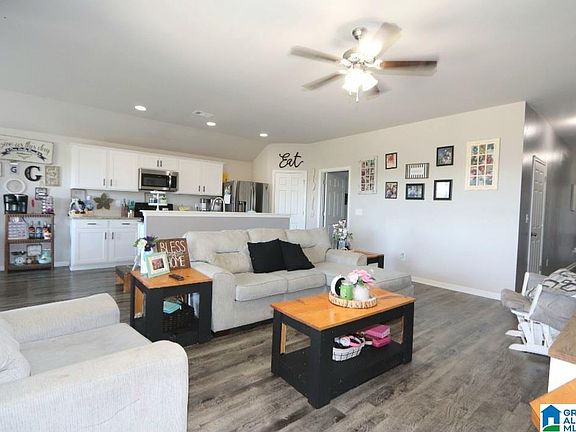 3rd image of 264 Highland View Dr