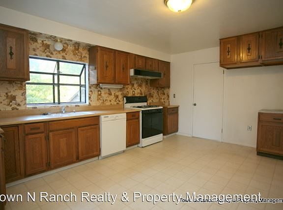 5th image of 11376 Oak Creek Dr