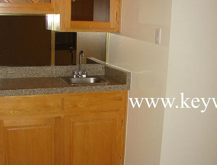 4816 Manitoba Ct NE — Photo 3