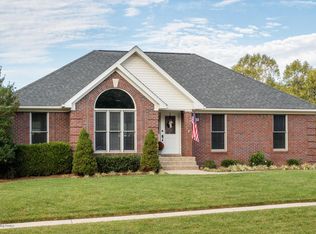 4700 Chenwood Ln, Jeffersontown, KY 40299