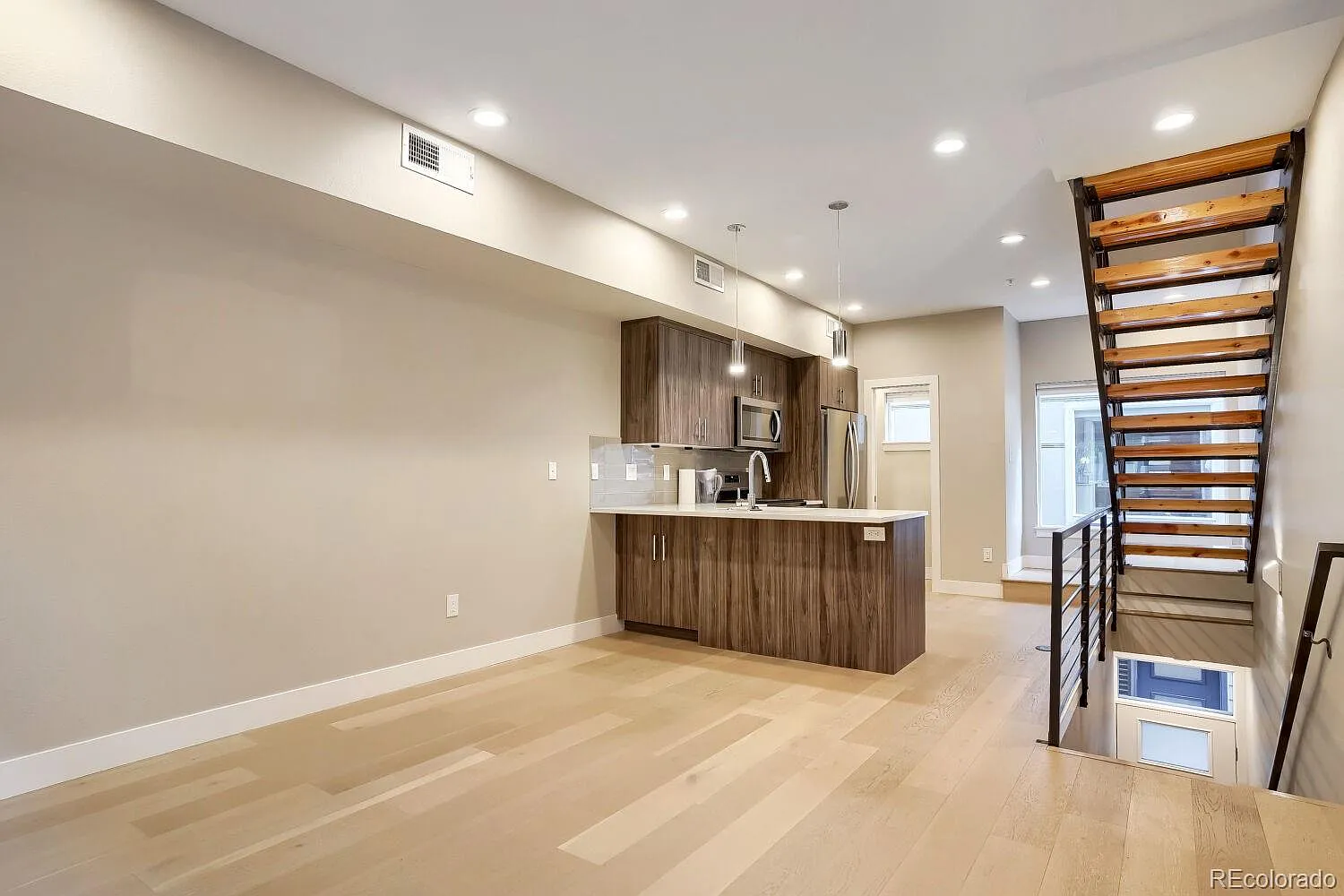 2 bed, 1.5 bath, 990 sqft, $2,695 — Photo 3
