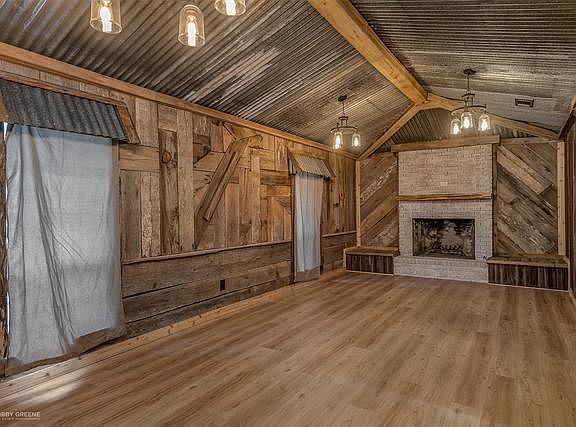 4th image of 3264 Nadene St