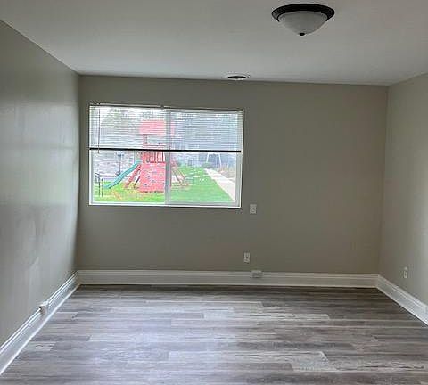 5th image of 1105 Evans Ave APT 1C