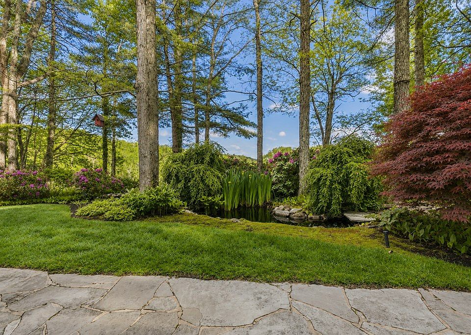 65th image of 1333 Lake Dr