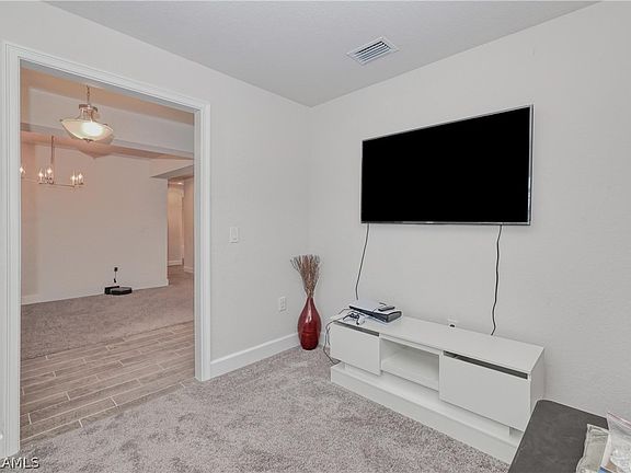 5th image of 525 Kingsbury Ln