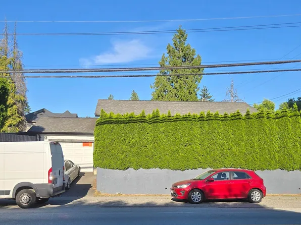 10080 140th St, Surrey, BC V3T 4M9