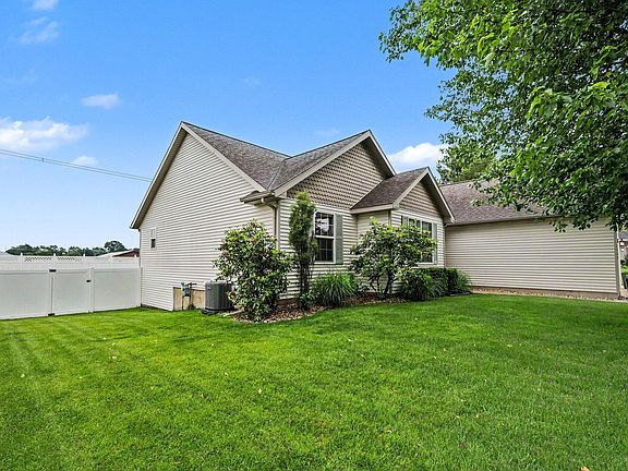 2nd image of 2632 Fairfield Dr