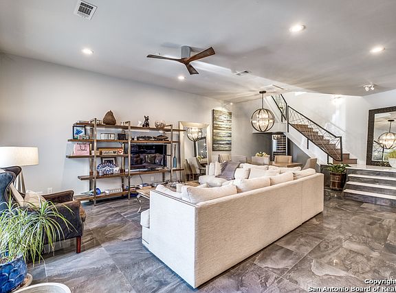 3rd image of 326 Clay St #201