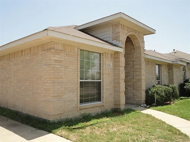 1120 Rio Bravo Dr — Photo 1