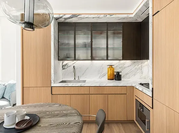 135 East 47th Street image 1 of 14