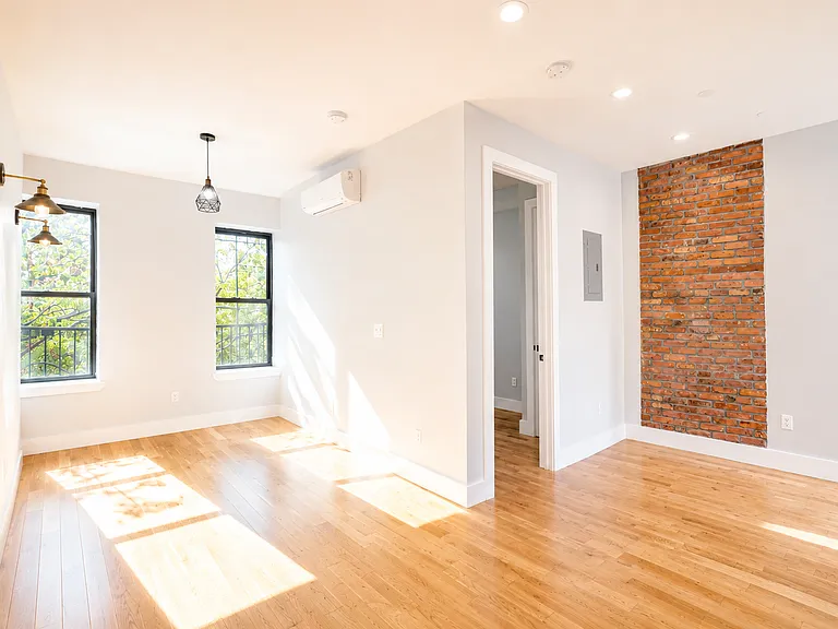 373 Howard Ave #3B — Photo 1