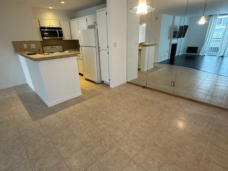 1885 Veteran Ave #103 — Photo 16